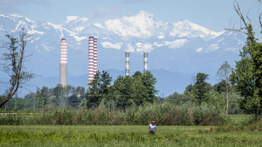 Camparo con centrale termolettrica di Turbigo sullo sfondo  - Parco del Ticino